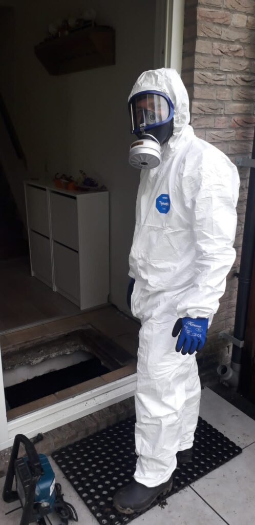 Medewerker Ribeo in beschermingspak